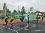 Místo pro streetball nebo workout. Těšínské gymnázium má nový venkovní sportovní areál