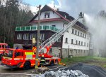 Nevyužitá chata Koksař posloužila hasičům jako místo pro cvičení
