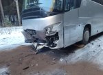 V Beskydech havaroval autobus s 33 dětmi. Na místě byli zranění