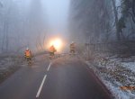 U Rýmařova padají stromy obalené námrazou, hasiči doporučují objížďku