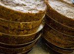 Reportáž: Jak se v Ollies pečou stovky korpusů pro jejich známé dorty denně!