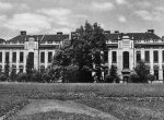 Proměny Ostravy: Měšťanská škola na Hulvácké ulici v roce 1940 a nyní