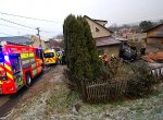 Kuriózní nehoda: řidička v Koblově skončila až na zápraží rodinného domku