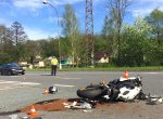 Dva motorkáři se srazili s cyklistou, ten nehodu nepřežil