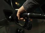 Cena za litr nafty překročila 35 korun, benzin je nejdražší za posledních sedm let
