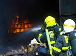 Fotogalerie: Nebezpečný požár v Ostravě likvidovalo devět jednotek