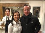 V Londýně obsluhovala i premiéra Camerona, teď má v Porubě vlastní Barber Shop