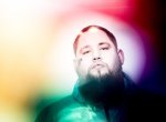 Mohutný hlas a šlapající kapela. Další hvězdou Colours je Rag'n'Bone Man