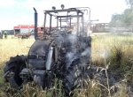 Na poli u Krnova shořel traktor za milion korun