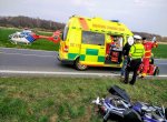 Motocyklista (53) zemřel po nárazu do stromu
