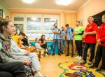 Fotbalisté MFK Vítkovice potěšili před svátky nemocné děti